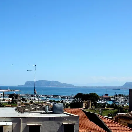 Accardi House Searooms 3*