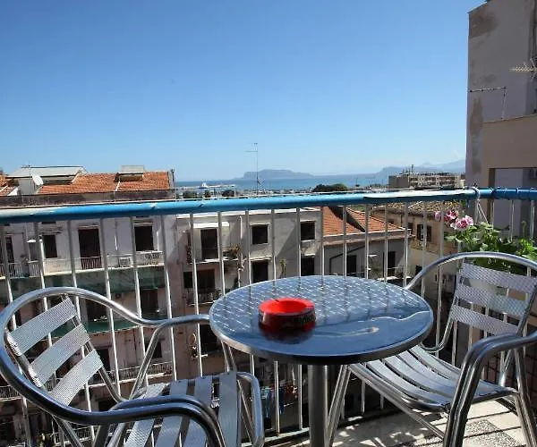 Gasthuis Accardi House Searooms Palermo