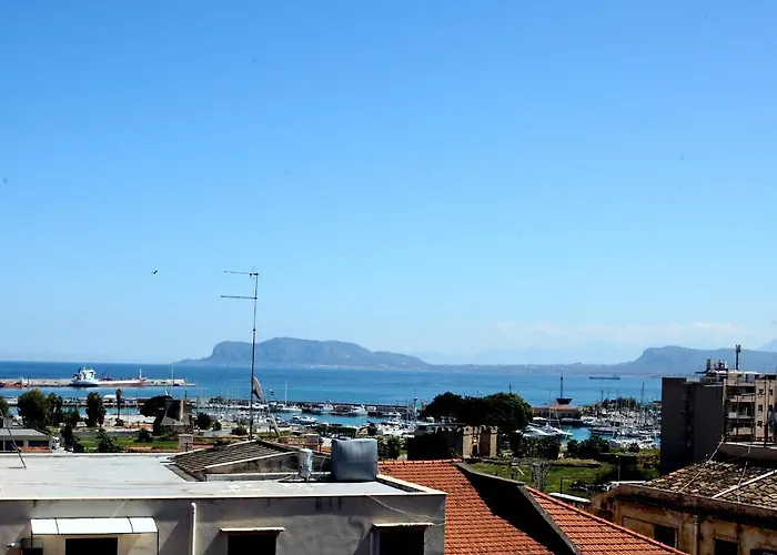 Accardi House Searooms 3*